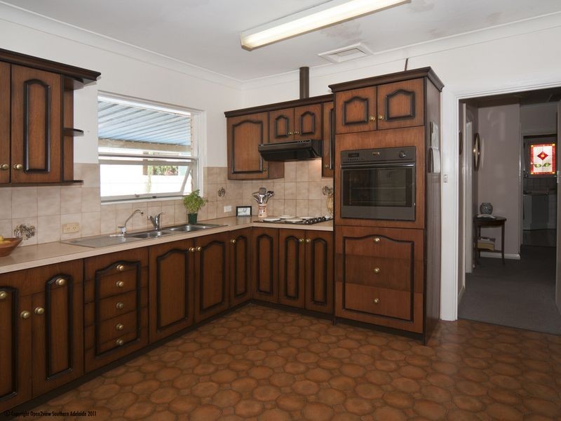 8 Edwina Drive, Morphett Vale SA 5162