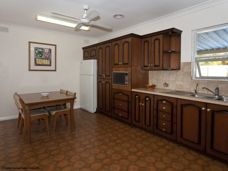 8 Edwina Drive, Morphett Vale SA 5162