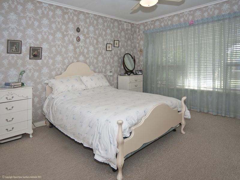 8 Edwina Drive, Morphett Vale SA 5162