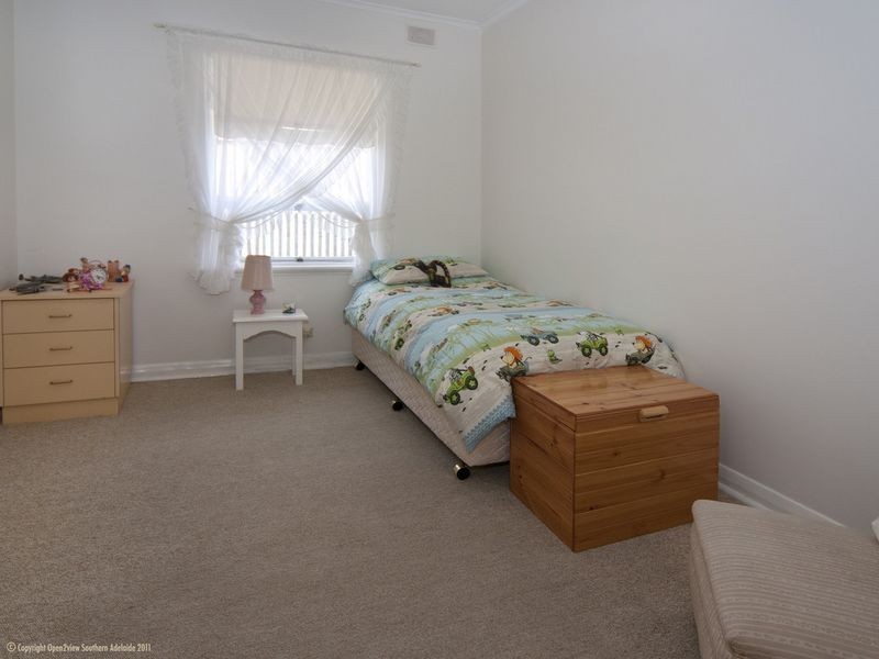 8 Edwina Drive, Morphett Vale SA 5162