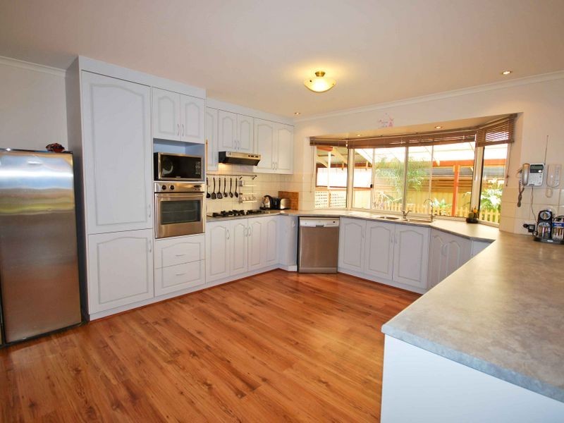 2 Commodore Court, Morphett Vale SA 5162