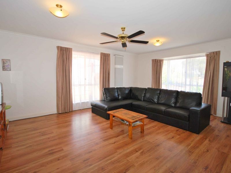 2 Commodore Court, Morphett Vale SA 5162