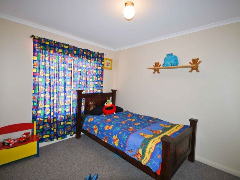 2 Commodore Court, Morphett Vale SA 5162