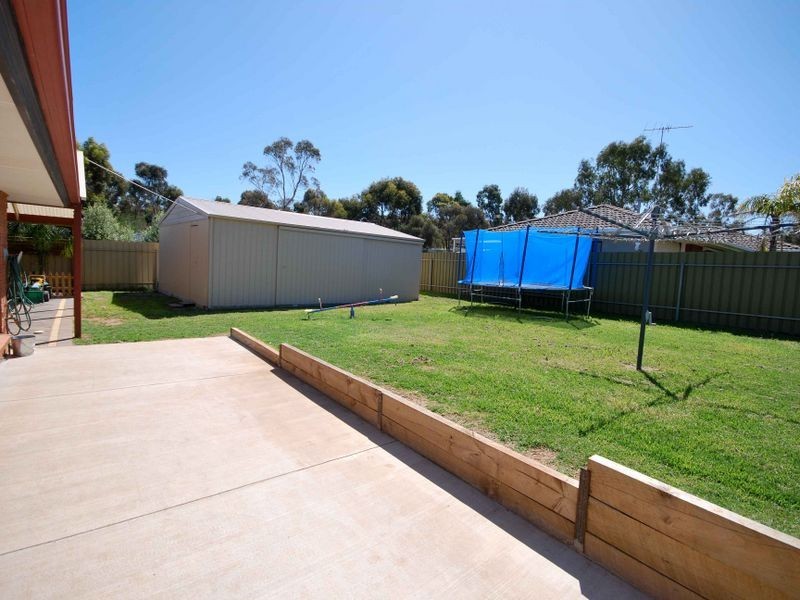 2 Commodore Court, Morphett Vale SA 5162