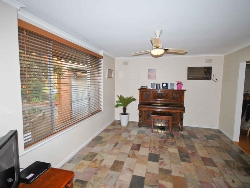 18 Holly Rise, Hackham West SA 5163