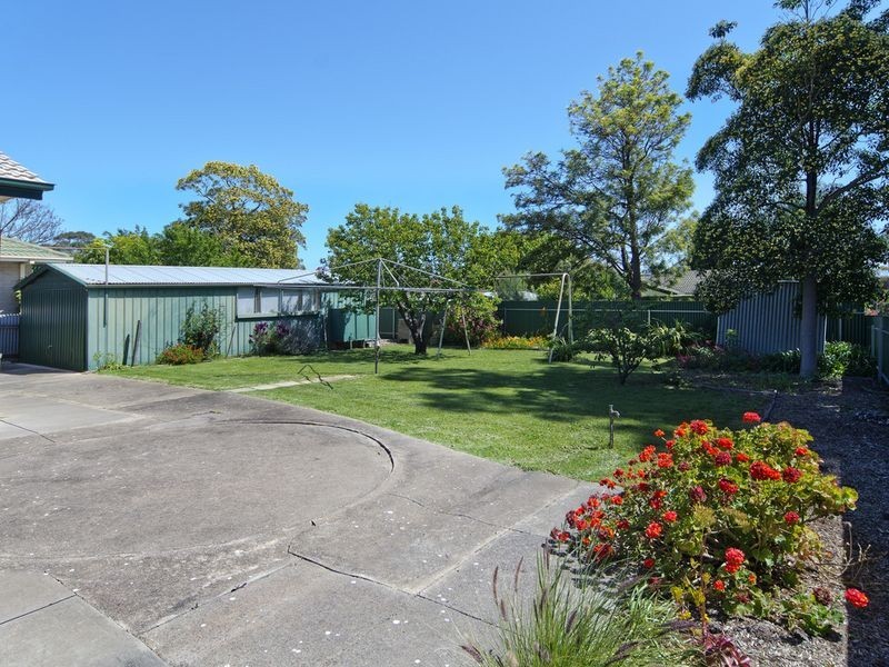 11 Barnabas Crescent, Christie Downs SA 5164