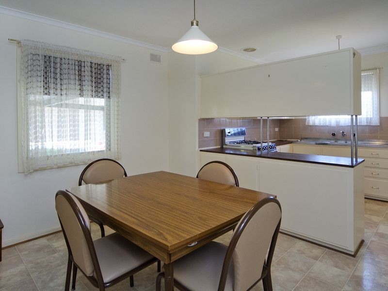 11 Barnabas Crescent, Christie Downs SA 5164