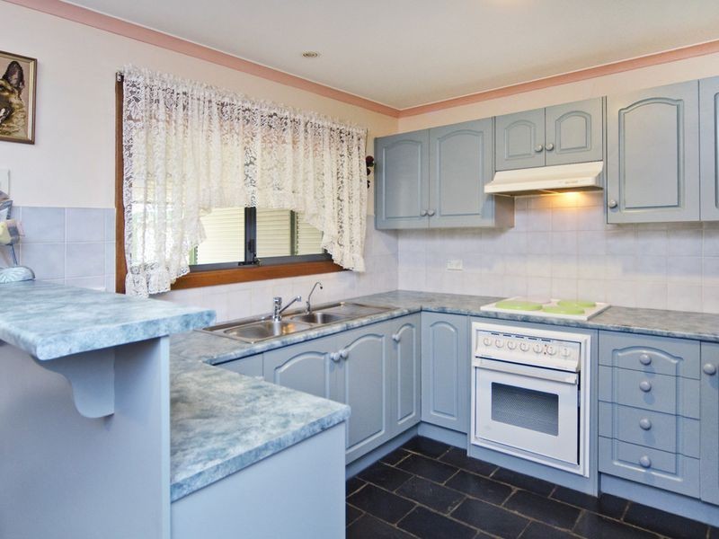 18 Allman Avenue, Woodcroft SA 5162