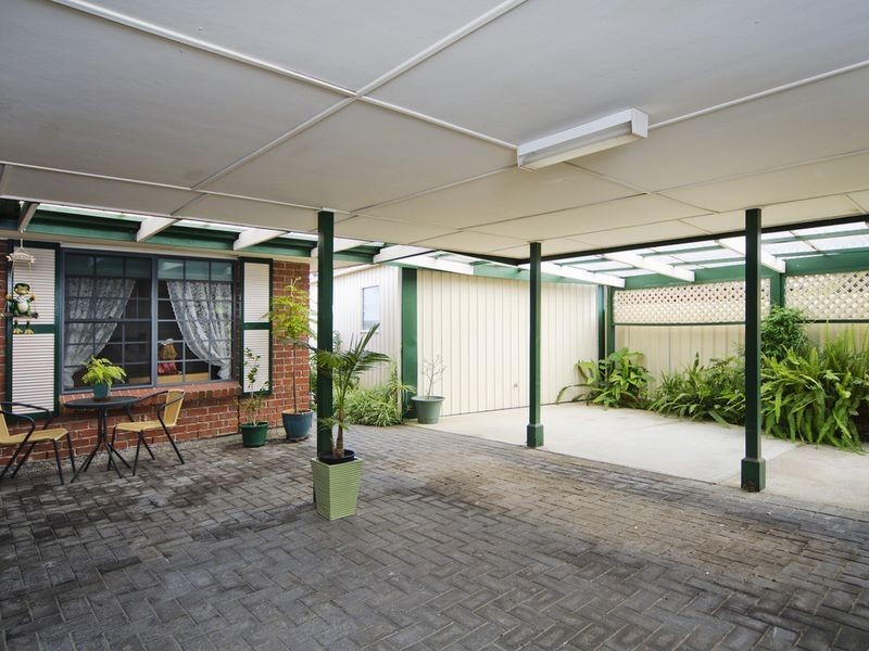 18 Allman Avenue, Woodcroft SA 5162