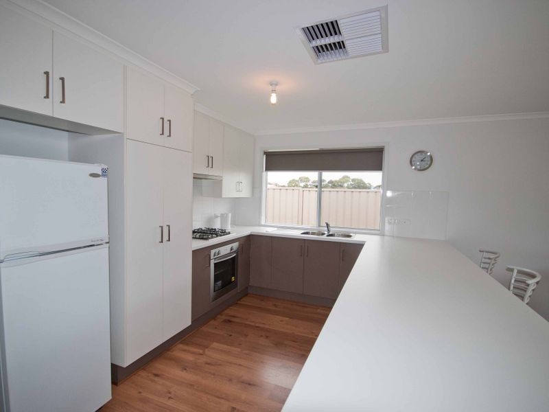 17 School Oval Drive, Christie Downs SA 5164