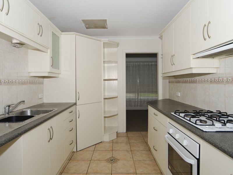 37 Dominic Crescent, Morphett Vale SA 5162