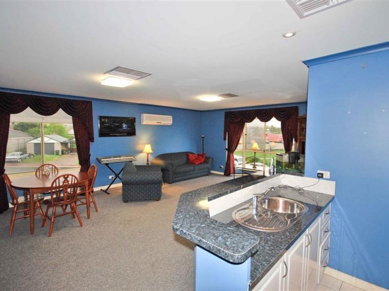 77 Warburton Drive, Woodcroft SA 5162