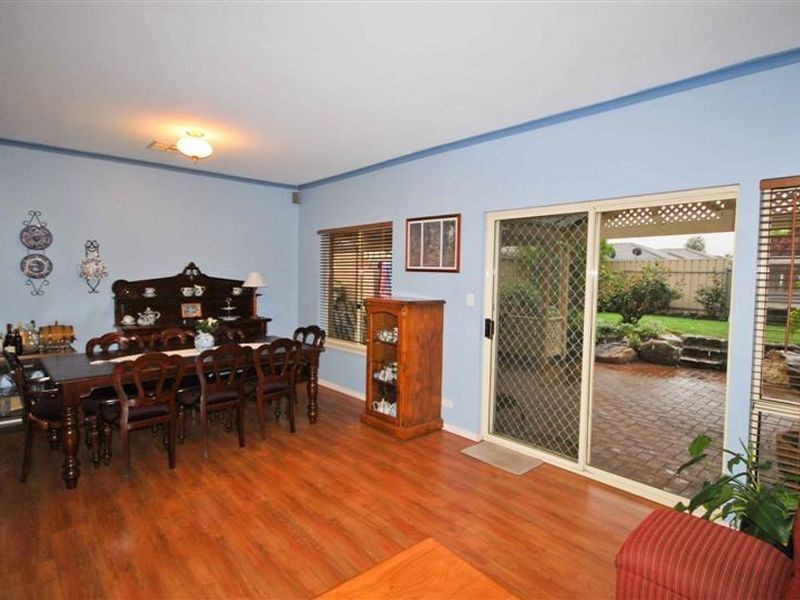 77 Warburton Drive, Woodcroft SA 5162