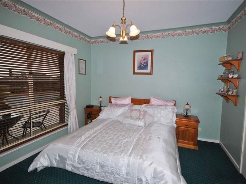 77 Warburton Drive, Woodcroft SA 5162