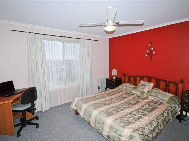 77 Warburton Drive, Woodcroft SA 5162