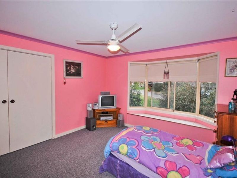 77 Warburton Drive, Woodcroft SA 5162