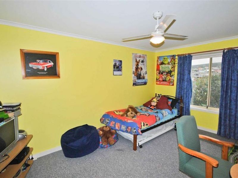 77 Warburton Drive, Woodcroft SA 5162