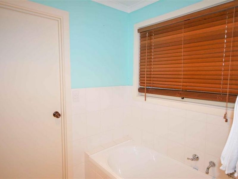 77 Warburton Drive, Woodcroft SA 5162