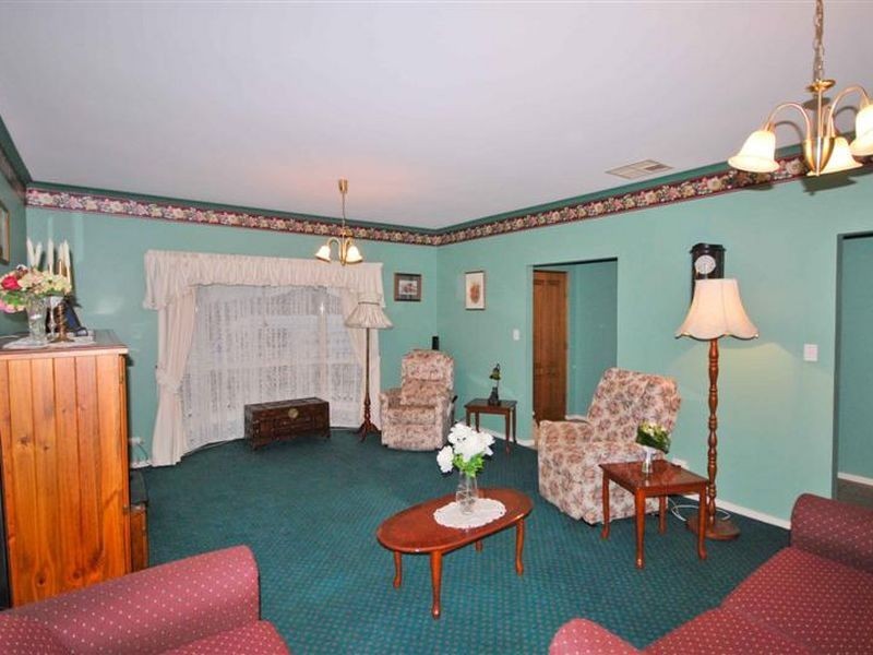 77 Warburton Drive, Woodcroft SA 5162