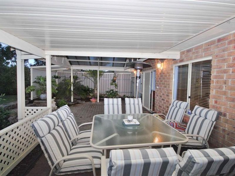 77 Warburton Drive, Woodcroft SA 5162