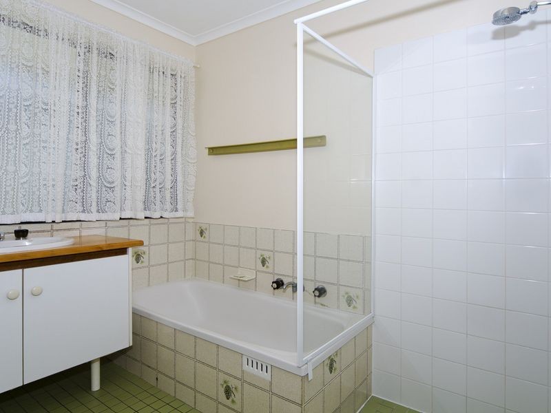 65 Oakridge Rise, Huntfield Heights SA 5163