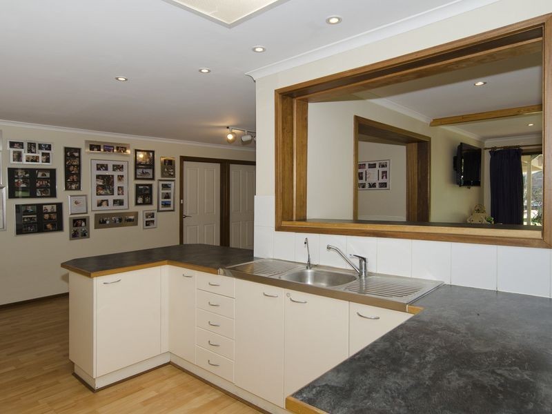 42 Oakridge Rise, Huntfield Heights SA 5163