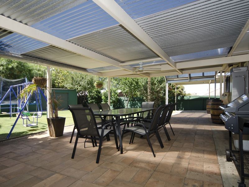 42 Oakridge Rise, Huntfield Heights SA 5163