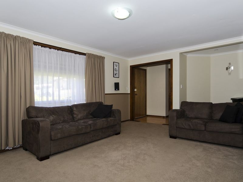 42 Oakridge Rise, Huntfield Heights SA 5163