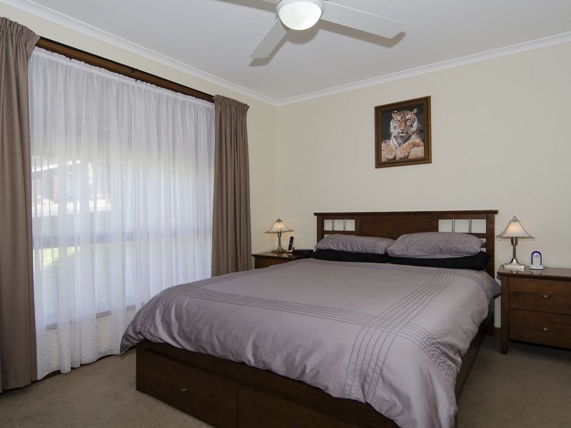 42 Oakridge Rise, Huntfield Heights SA 5163