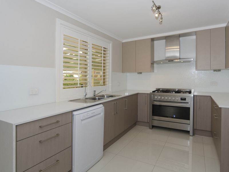 2 Hopkins Court, Woodcroft SA 5162