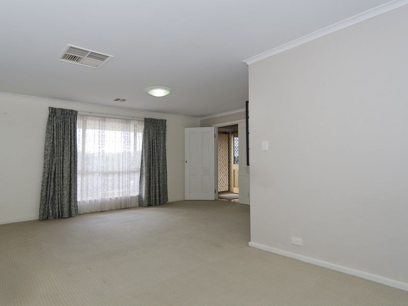 2 Hopkins Court, Woodcroft SA 5162