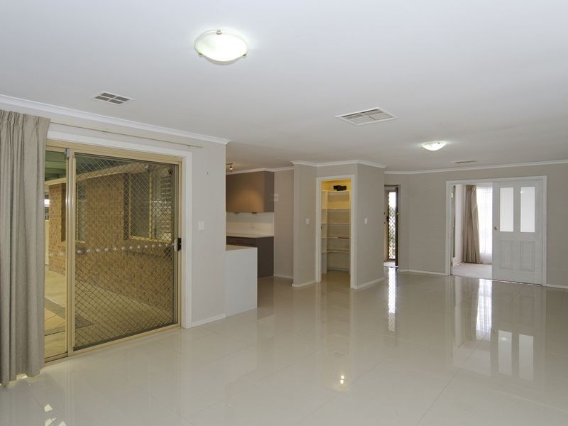 2 Hopkins Court, Woodcroft SA 5162