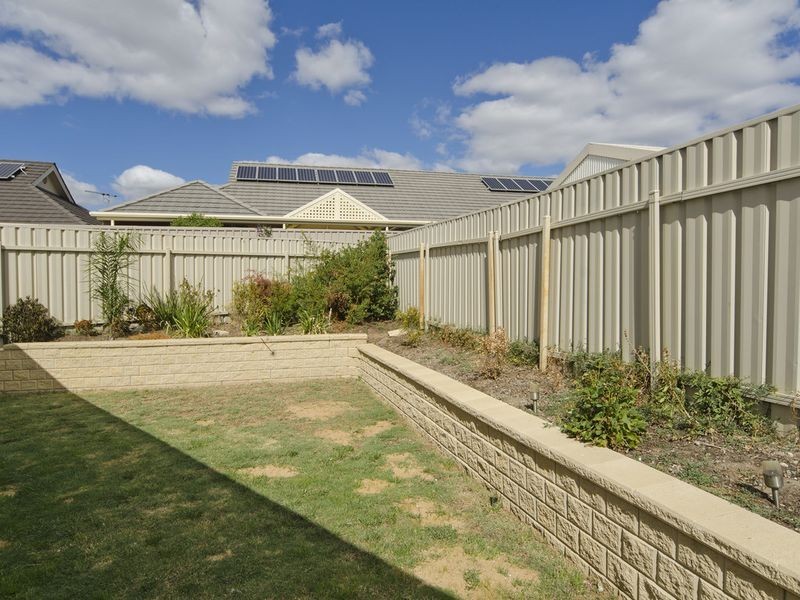 2 Hopkins Court, Woodcroft SA 5162