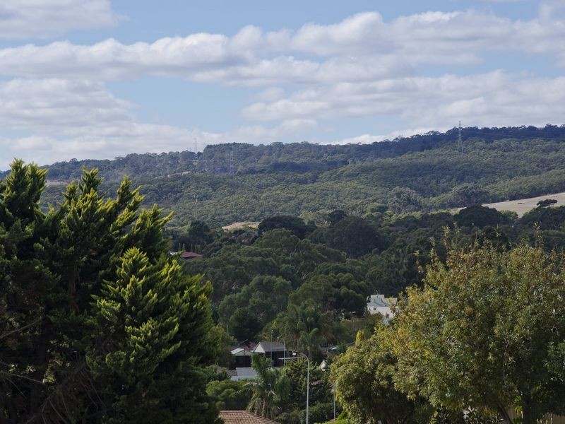 2 Hopkins Court, Woodcroft SA 5162