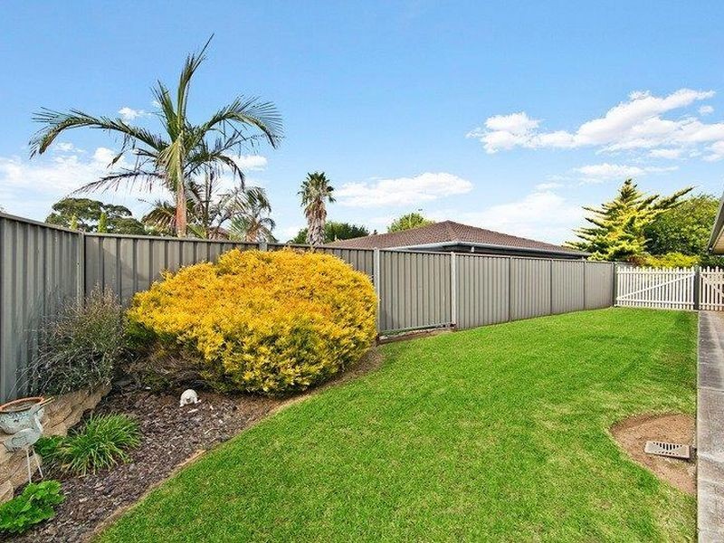 33 Sir James Hardy Way, Woodcroft SA 5162