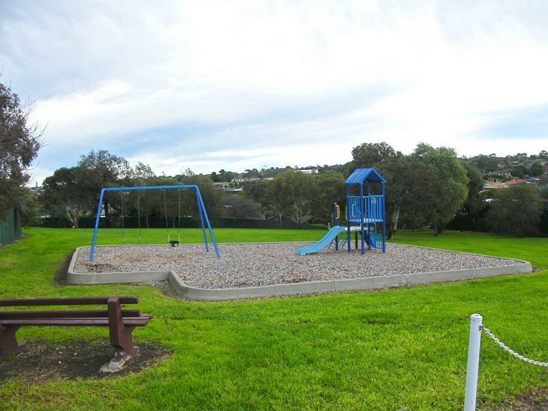 17 French Crescent, Trott Park SA 5158