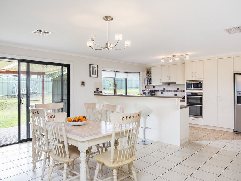 1 Nevarc Mews, Hallett Cove SA 5158