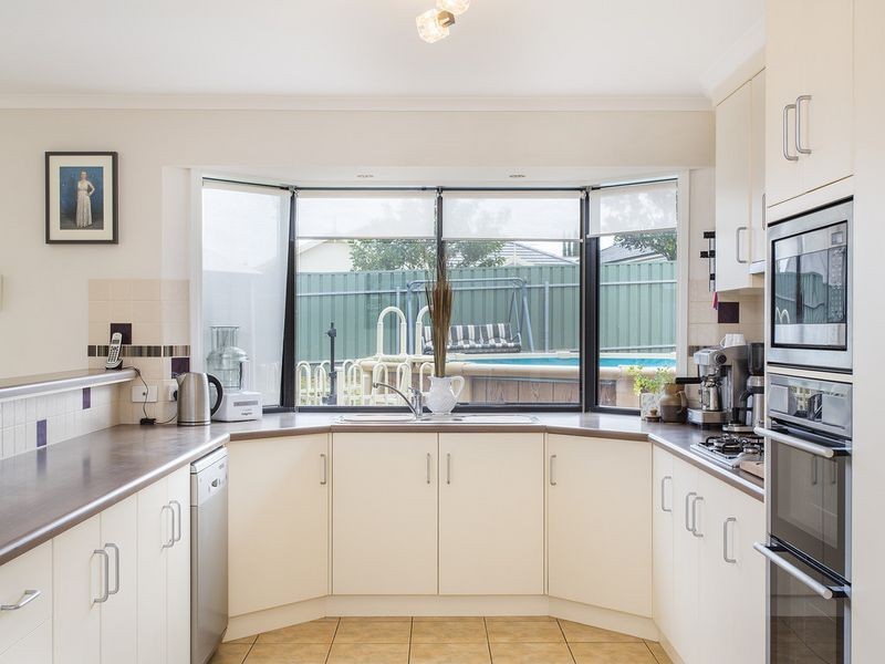1 Nevarc Mews, Hallett Cove SA 5158