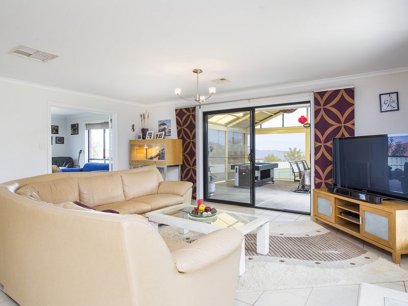 1 Nevarc Mews, Hallett Cove SA 5158