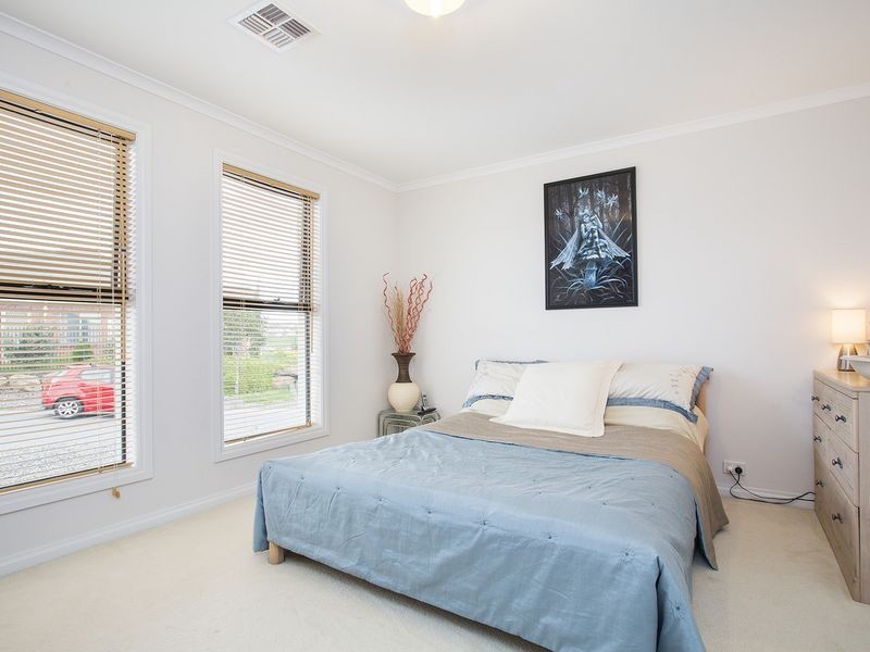 1 Nevarc Mews, Hallett Cove SA 5158