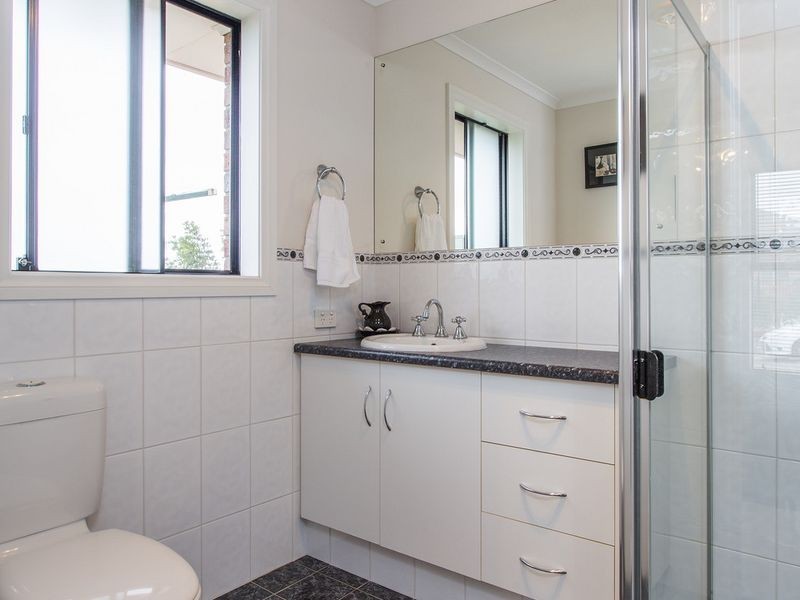 1 Nevarc Mews, Hallett Cove SA 5158
