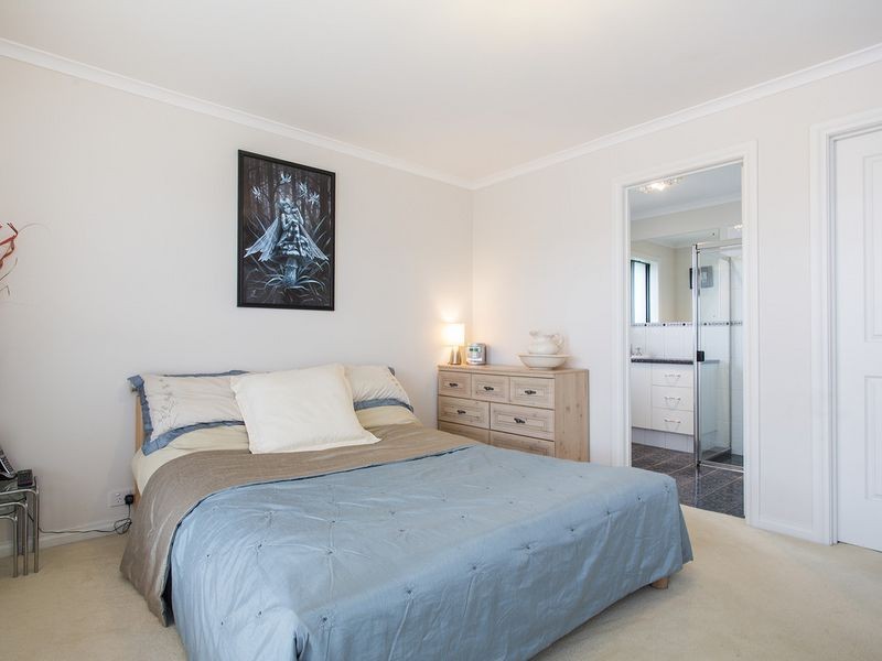 1 Nevarc Mews, Hallett Cove SA 5158