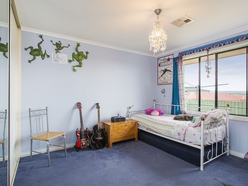 1 Nevarc Mews, Hallett Cove SA 5158