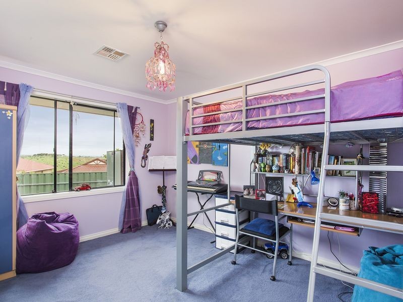 1 Nevarc Mews, Hallett Cove SA 5158