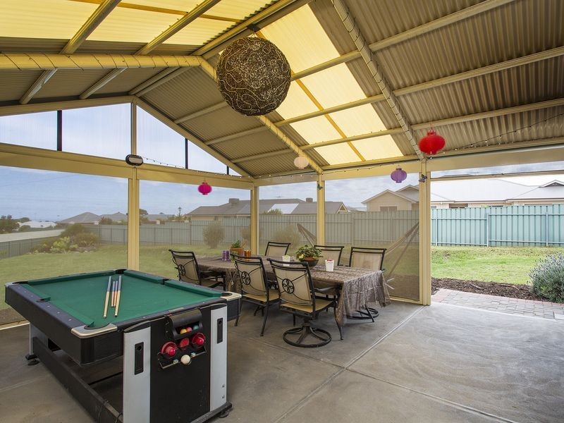1 Nevarc Mews, Hallett Cove SA 5158