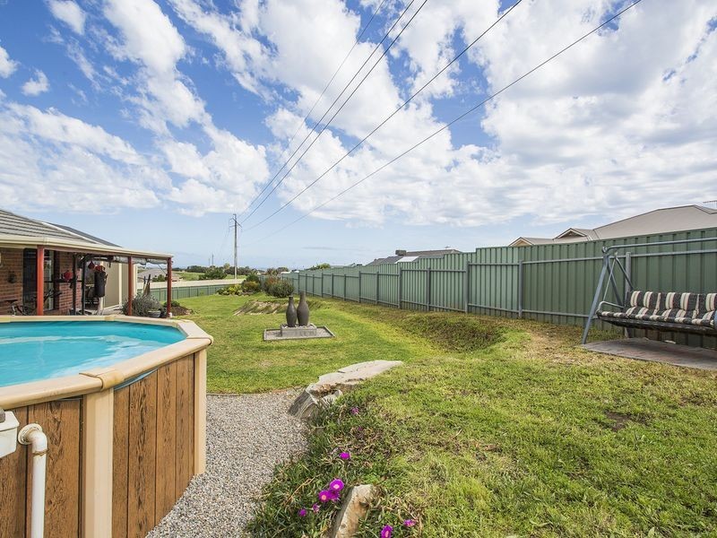 1 Nevarc Mews, Hallett Cove SA 5158