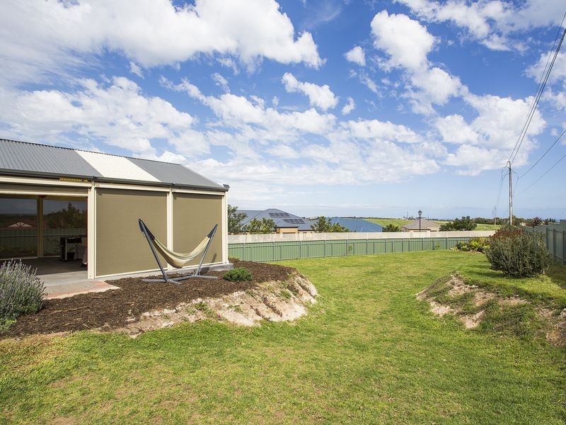 1 Nevarc Mews, Hallett Cove SA 5158