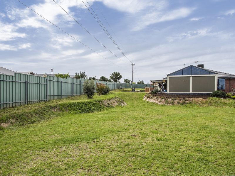 1 Nevarc Mews, Hallett Cove SA 5158