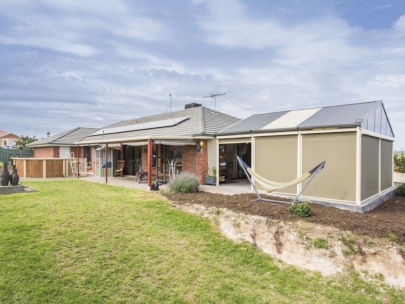 1 Nevarc Mews, Hallett Cove SA 5158