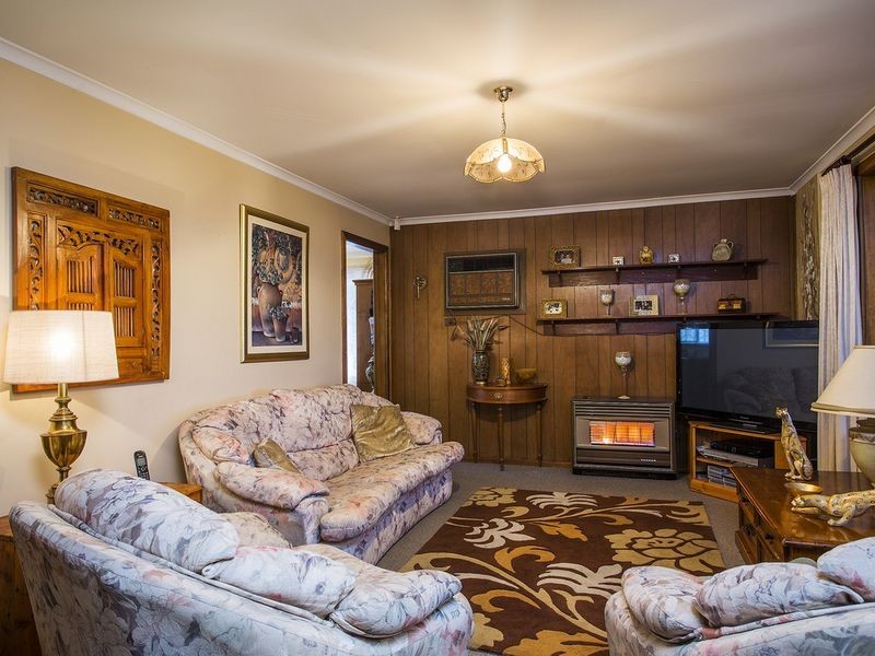 2 Thistle Street, Hallett Cove SA 5158